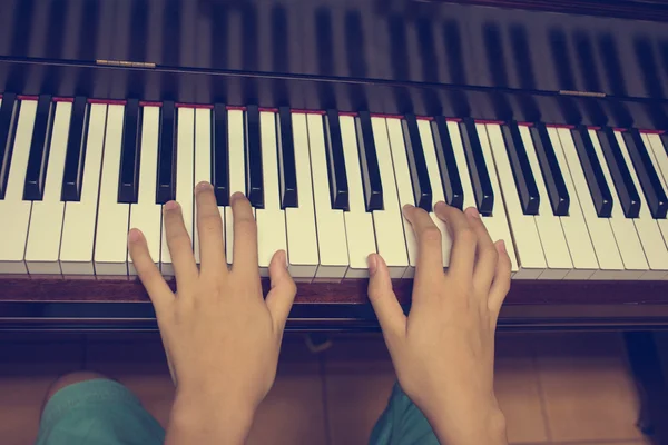 Girl\'s hands on the keyboard of the piano : Vintage filter