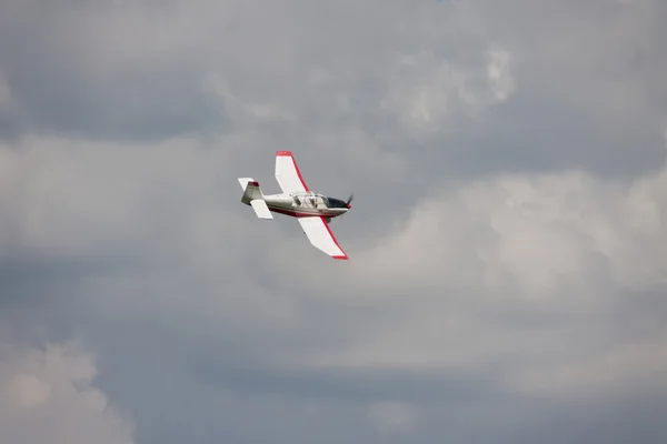 Aircraft - Model Aircraft - low wing aerobatics