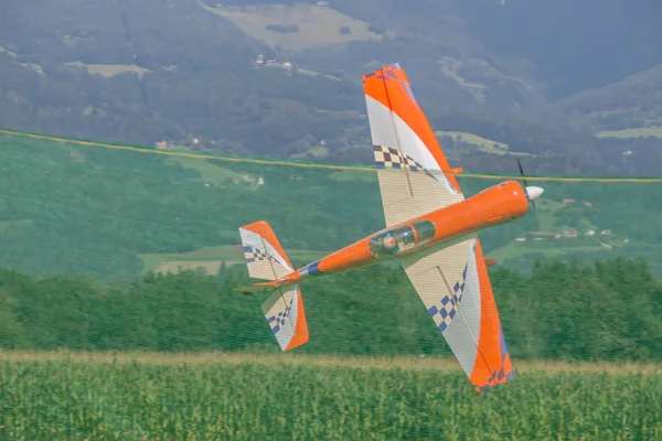 Aircraft - Model Aircraft - low wing aerobatics