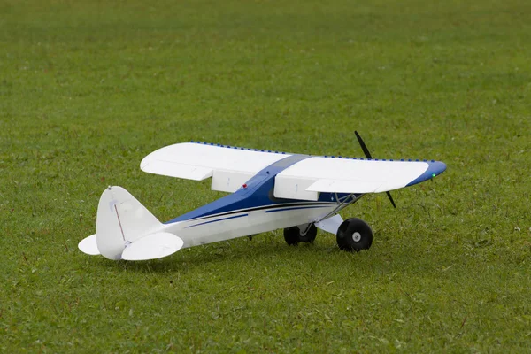 Aircraft - Model Aircraft - low wing aerobatics