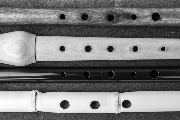 Set of flutes black and white