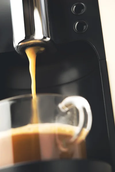 Making coffee in the coffee maker vertical
