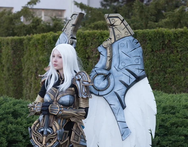 Cosplayer dressed as the character Uriel from game Darksider