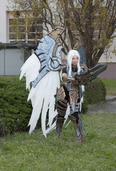 Cosplayer dressed as the character Uriel from game Darksider