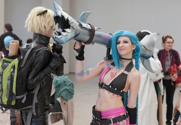 Cosplayer dressed as character Jinx from League of Legends