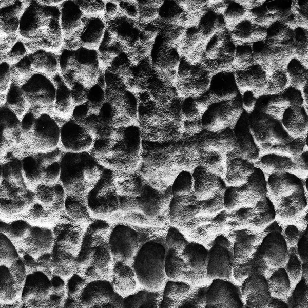 Sand wall with cavities square black and white