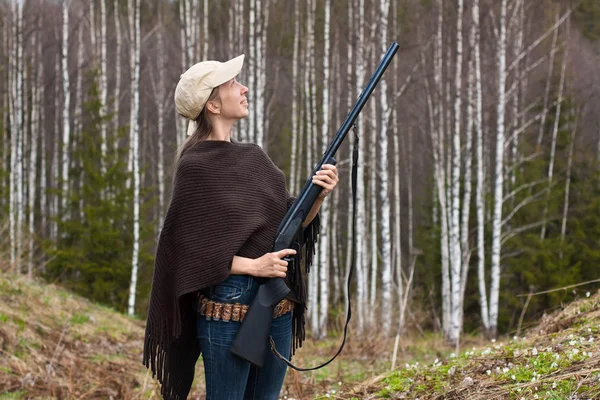 女人猎人在森林里 - 图库照片RodimovPavel#7