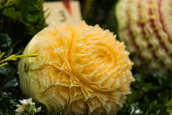 Melon carving craft.