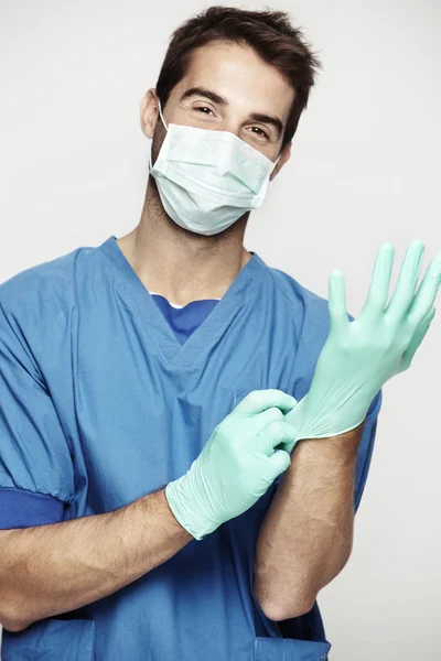 Surgeon takes on gloves