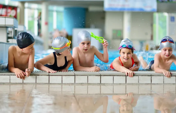 Kids group training in pool