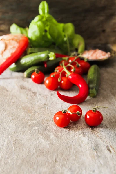 Small zucchini with tomatoes and chili salt