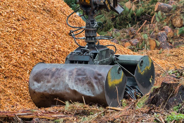 Loader Clamshell Grab Bucket attached onto excavator arm