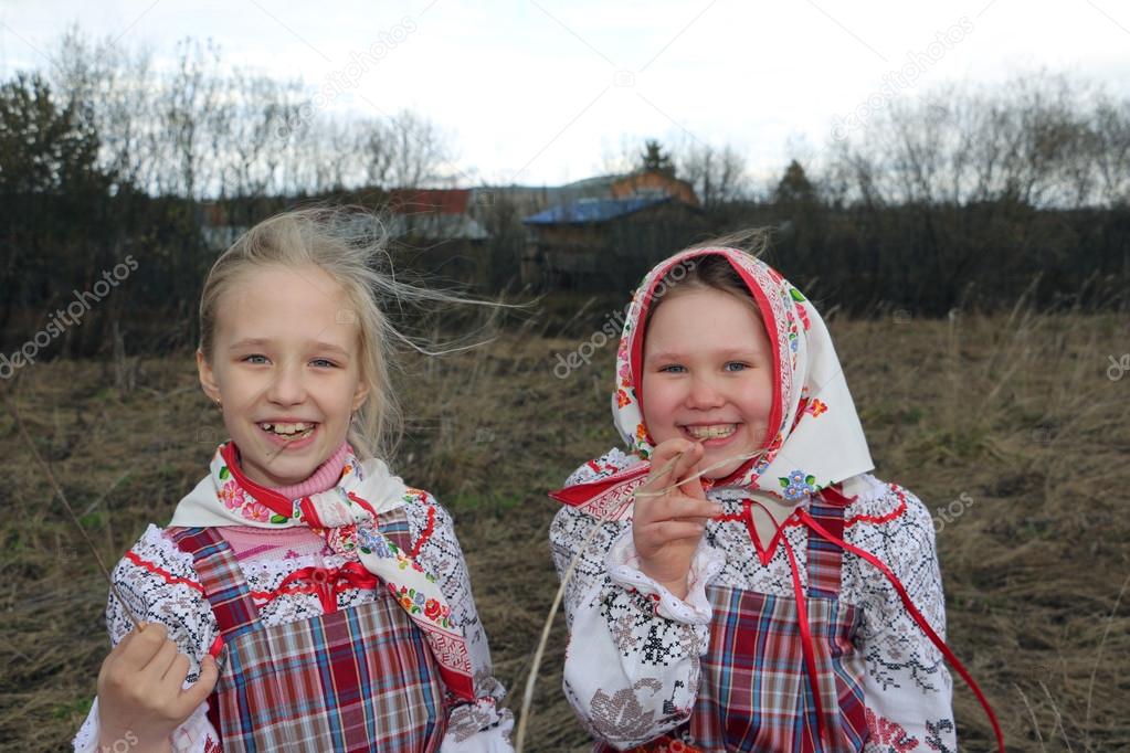 Русские девушки в национальных платьях фото Русские девушки в национальных платьях фото