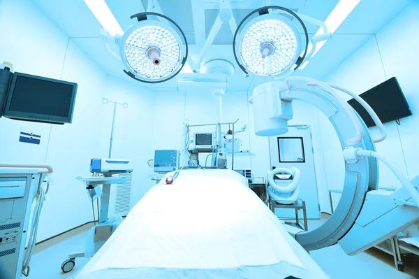 Equipment and medical devices in modern operating room