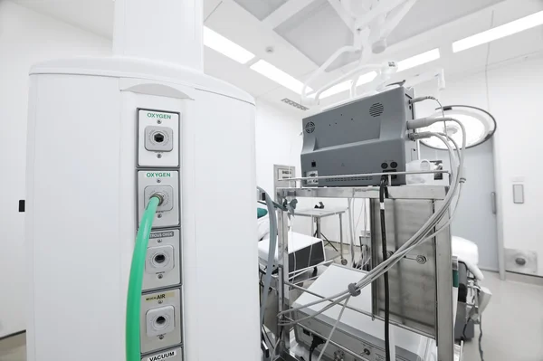 Equipment and medical devices in modern operating room