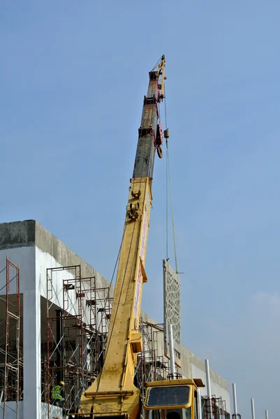 Mobile crane used to lifting material