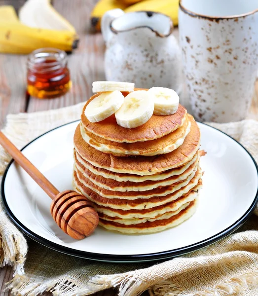 Vegetarian Pancake without eggs with organic agave syrup and bananas