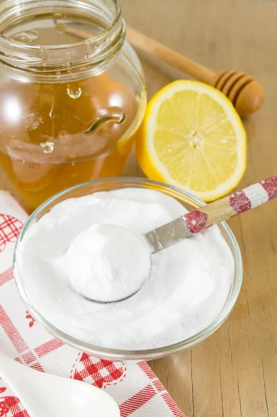 Diet recipe: baking soda, lemon and honey