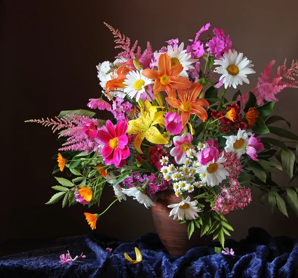 Bouquet of cultivated flowers