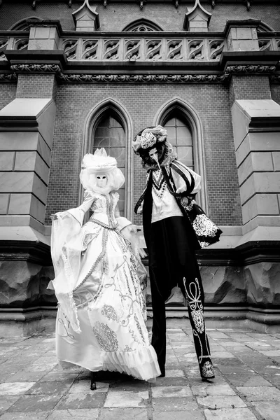 Man and woman dressed in the carnival of Venice