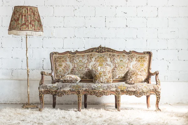 Classic sofa style and lamp in vintage room