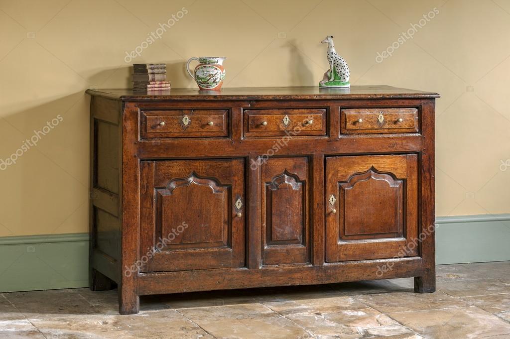Oude engelse antiek eiken keuken dressoir base — stockfoto © jak30 ...