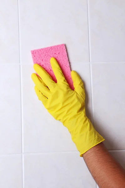 Cleaning kitchen tiles