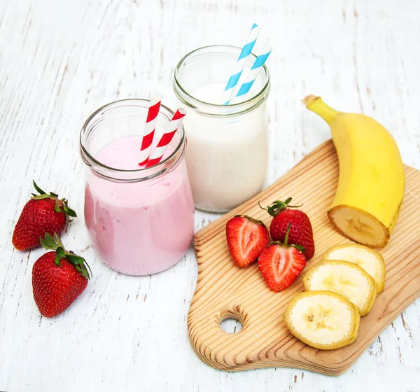 Bananas and strawberries with yogurt