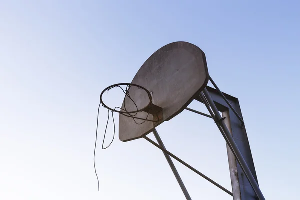 Isolated basket court