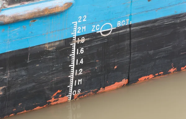 Water level measurement on a shipping boat