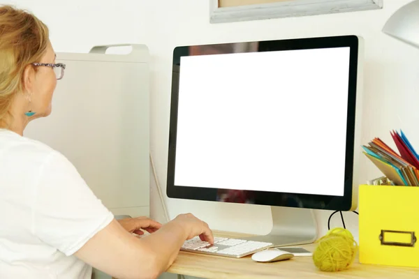 Senior woman in front of computer