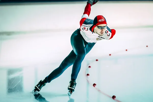 Male skater runs distance of 500 meters