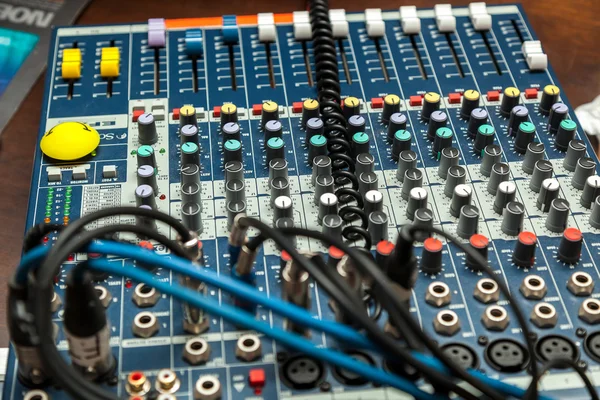 DJ control, volume control, equipment for parties to DJ headphon