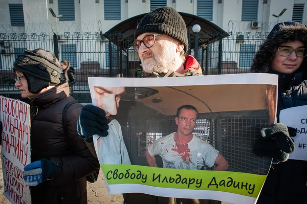 Picketing the Russian embassy in Kiev