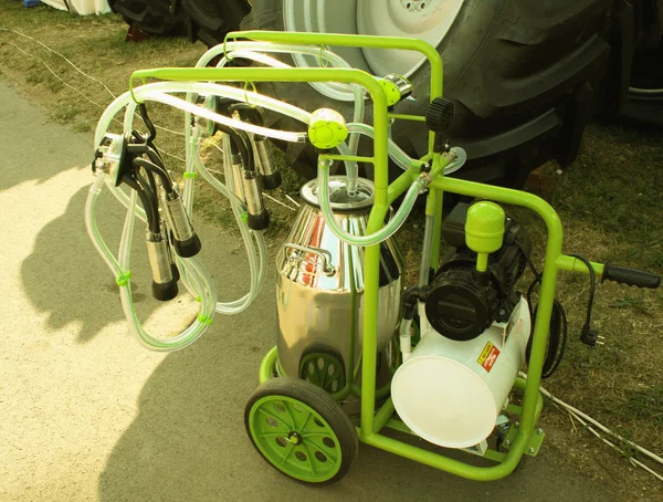 Modern milk machine for milking