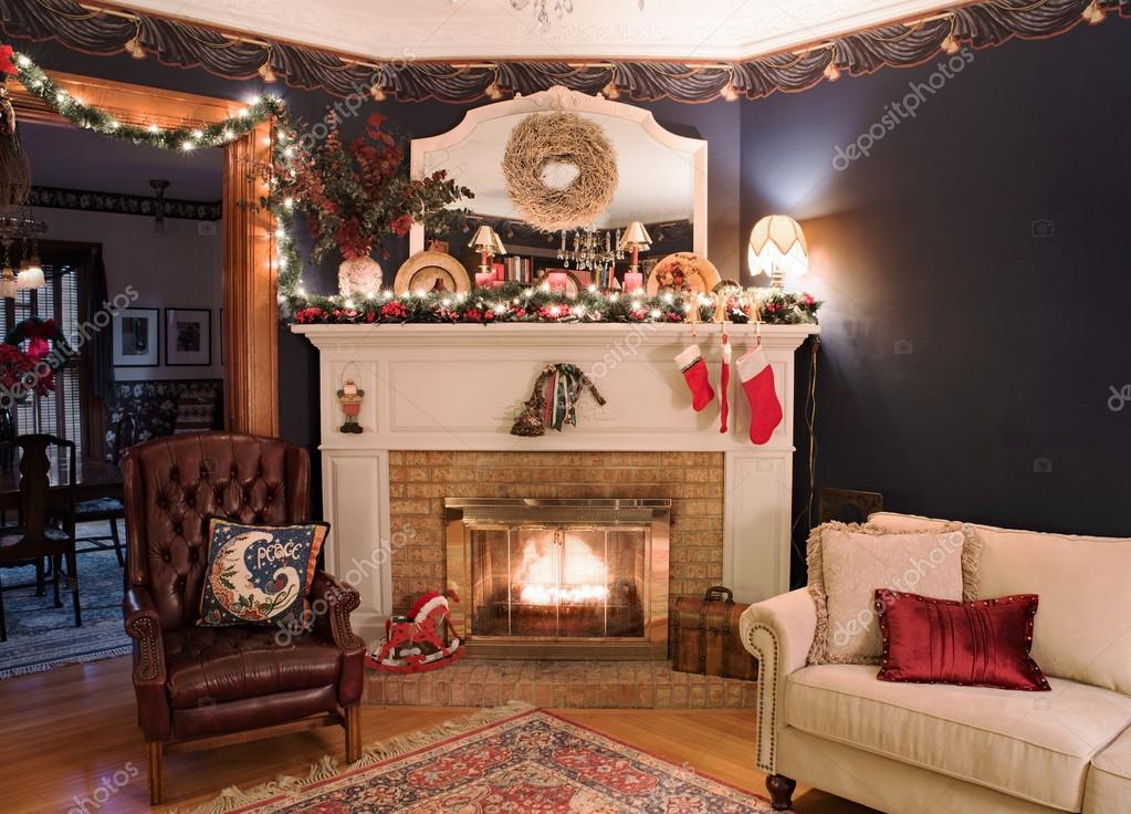 Victoriaanse kerst open haard hoek — stockfoto © lawcain #93945478 Openhaard fireplaces woonkamer