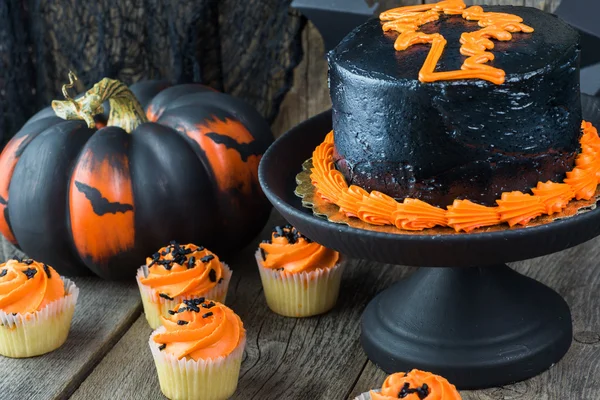 Halloween butter cream cake and cupcakes.