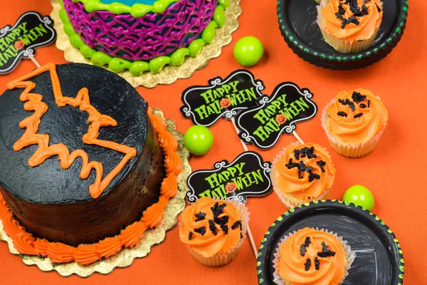 Halloween butter cream cakes and cupcakes.