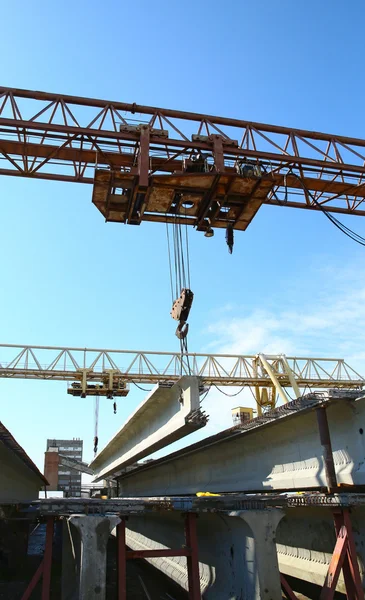 The concrete structure raise the crane