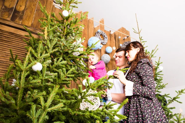 Family decorate the Christmas tree