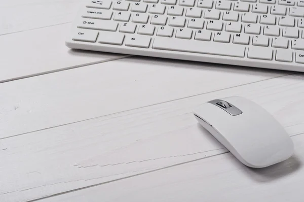 White slim keyboard with a white slim mouse