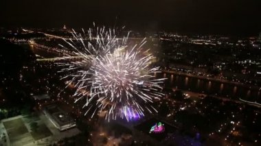 夜景和烟火在莫斯科市 - 图库视频影像 hexaco