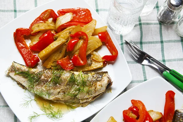 Grilled fish with sweet and sour vegetables : stewed red pepper