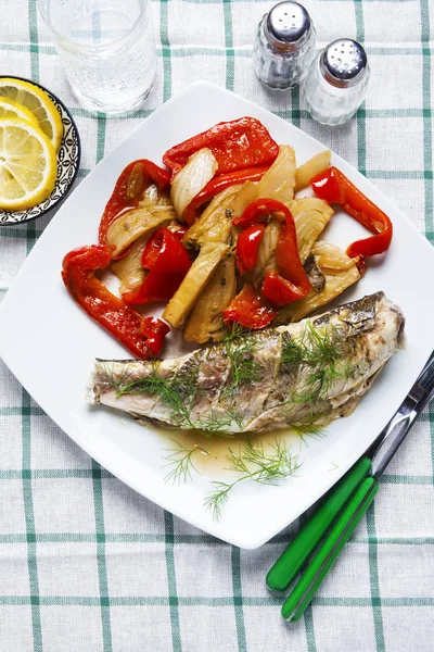 Grilled fish with sweet and sour vegetables : stewed red pepper