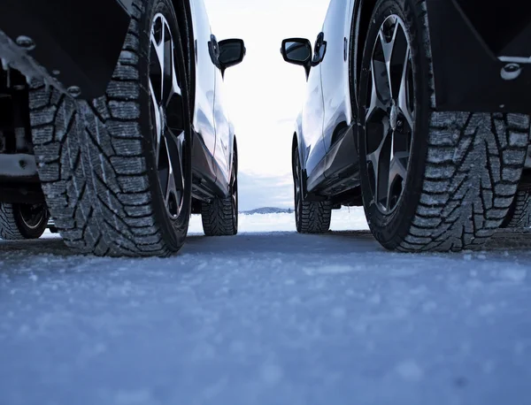 Studded winter tires against studless winter tires