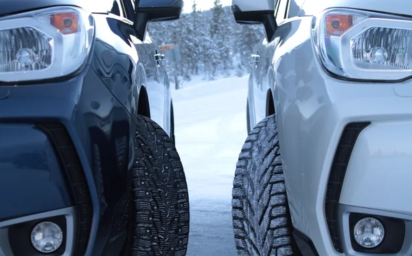 Studded winter tires against studless winter tires