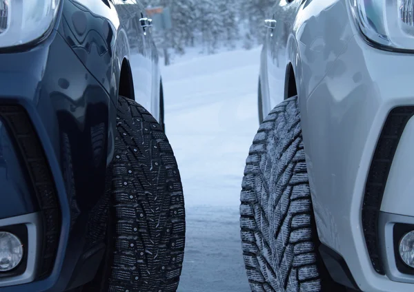 Studded winter tires against studless winter tires