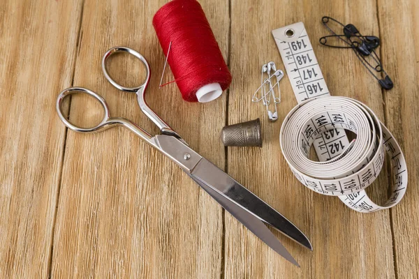 Sewing tools and sewing kit