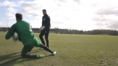 电影拍摄的足球守门员训练,特拉嫩特,爱尔兰训