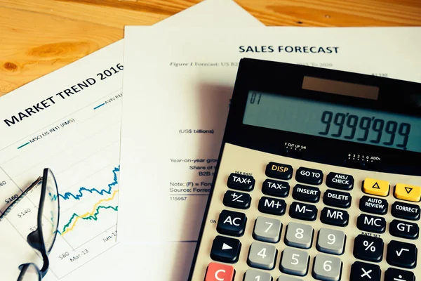 The calculate with market trend with sales forecast analysis